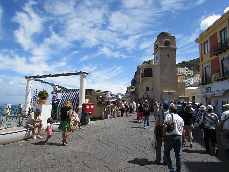 Площадь Piazza Umberto I на острове Капри
