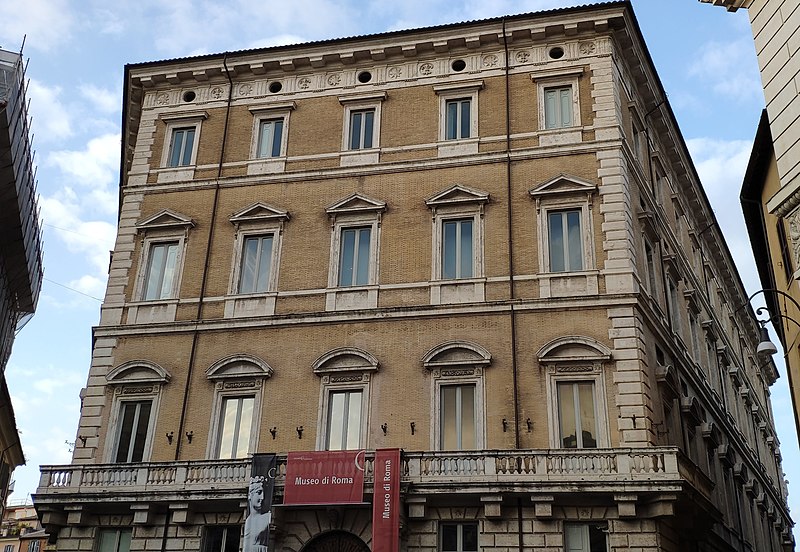 Музей в здании Palazzo Braschi на площади Навона в Риме