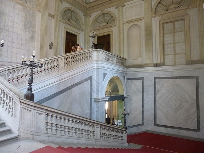 Парадная лестница в Королевском дворце Милана