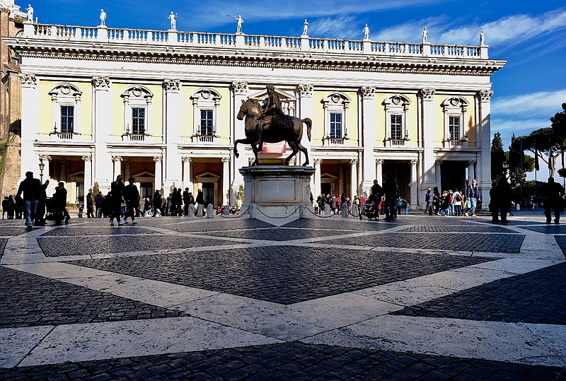Площадь Piazza del Campidoglio на Капитолийском холме в Риме