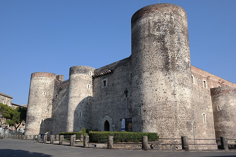 Крепость Урсино в Катании