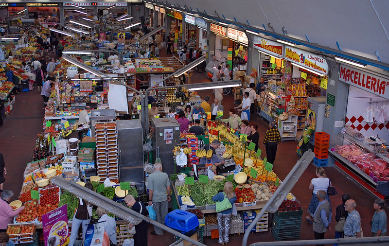 Продуктовый рынок на курорте Сан-Ремо
