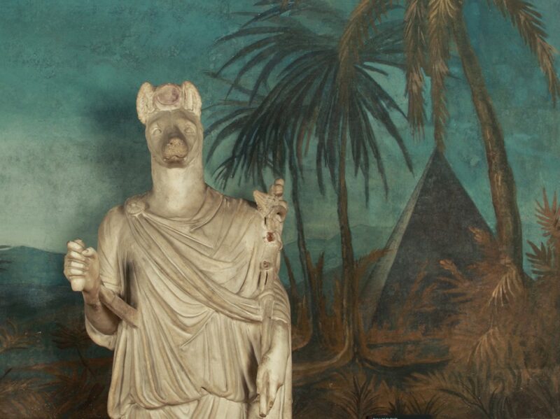 Статуя бога Анубиса в Египетском музее Ватикана