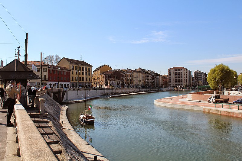 Прогулка по каналу Дарсена в Милане