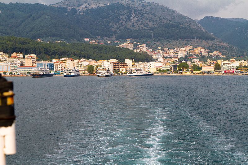Паромы из порта Игуменица в Греции в Италию