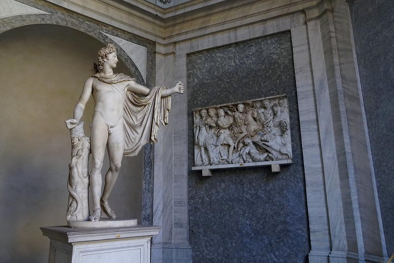 Статуя Аполлон Бельведерский в музее Пио-Клементино
