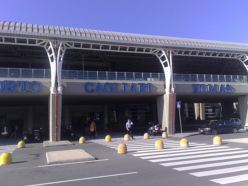 Центральный вход в аэропорт Кальяри