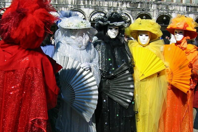 Красивые костюмы на Венецианском карнавале