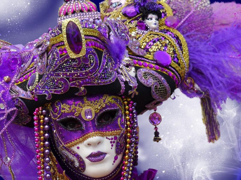 Красивая маска на Венецианском карнавале
