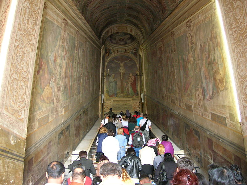 Святая лестница в итальянском городе Рим