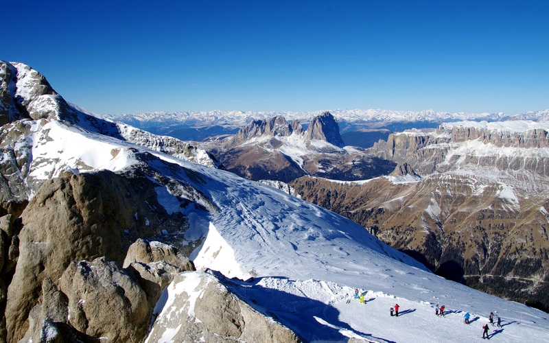 Катание на лыжах в Доломитовых Альпах