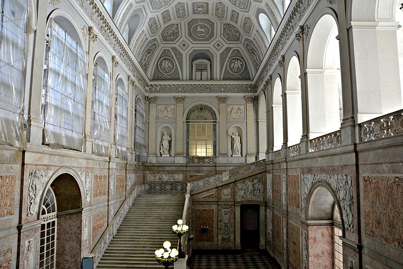 Лестница Чести в Королевском дворце Неаполя