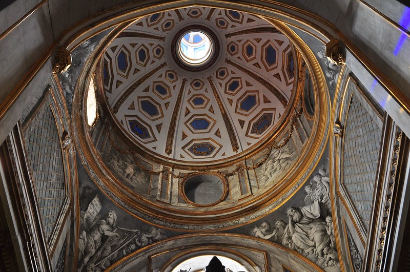 Купол в церкви Сан-Доменико-Маджоре в Неаполе
