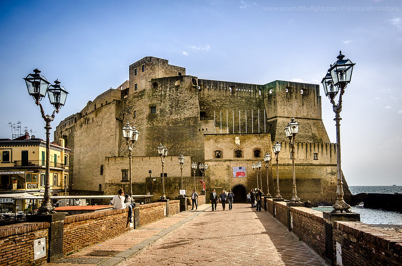 Посещение замка Кастель-дель-Ово в Неаполе