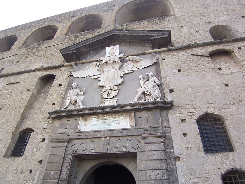 Герб Карла V на замке Сант-Эльмо в Неаполе