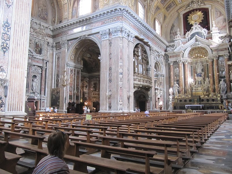 Посещение церкви Джезу Нуово в Неаполе