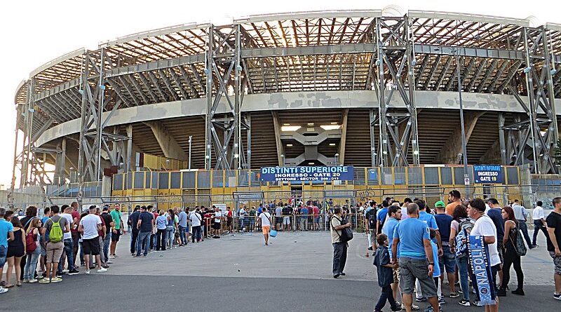 Футбольный стадион в Неаполе