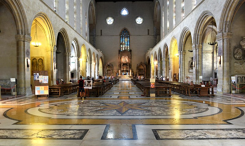 Посещение церкви Санта-Кьяра в Неаполе