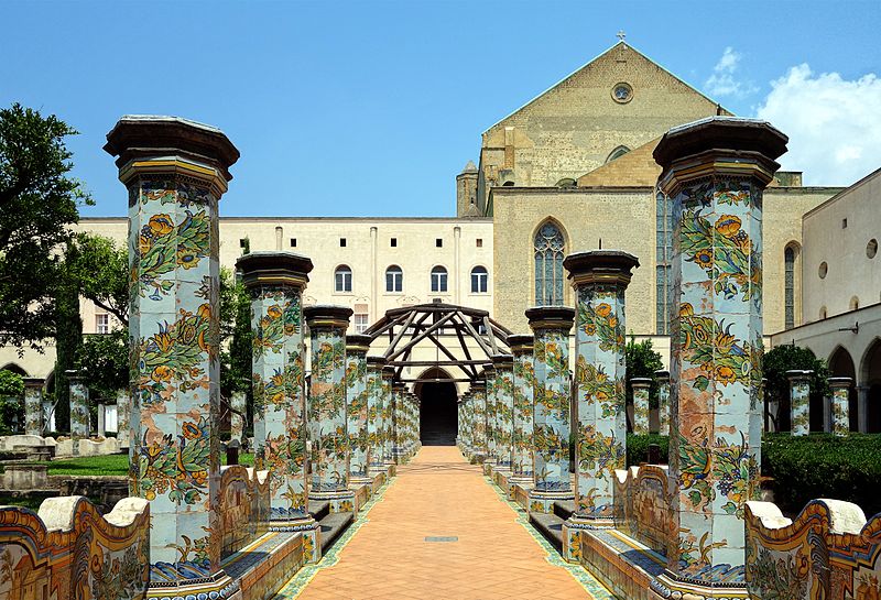 Прогулка по религиозному комплексу Санта-Кьяра в Неаполе