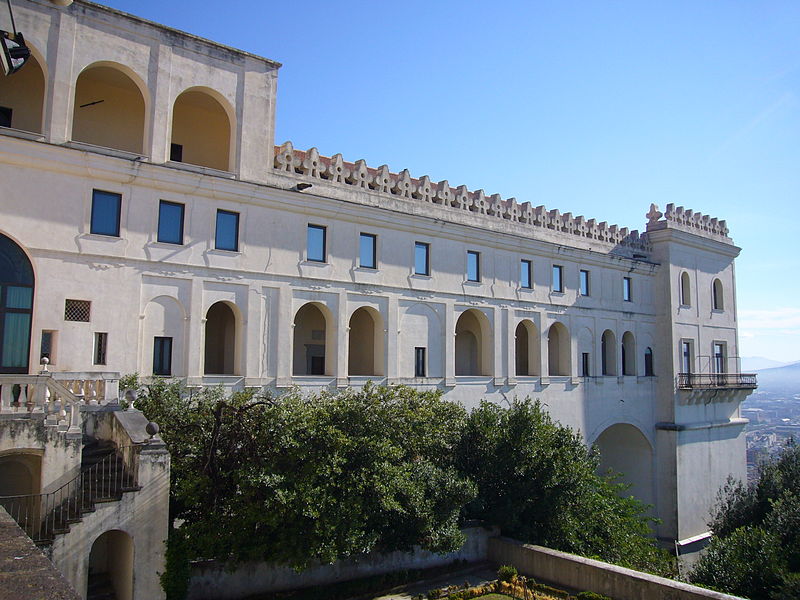 Старинный монастырь Чертоза-ди-Сан-Мартино в Неаполе