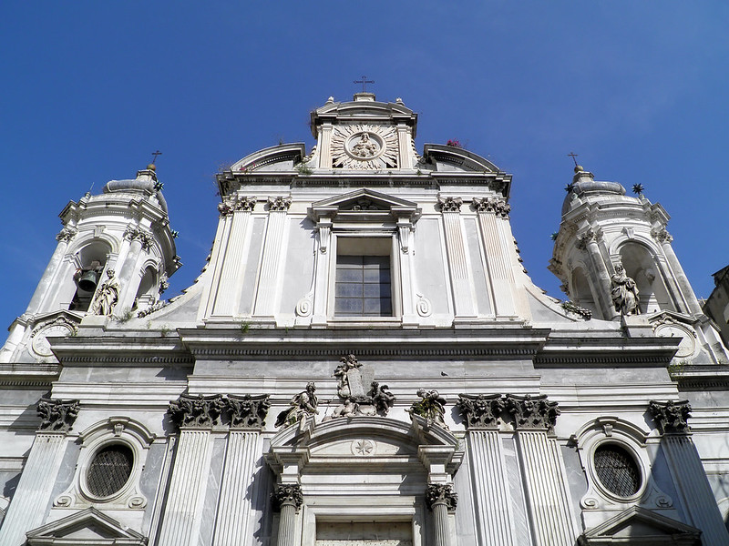 Фасад церкви Girolamini в Неаполе