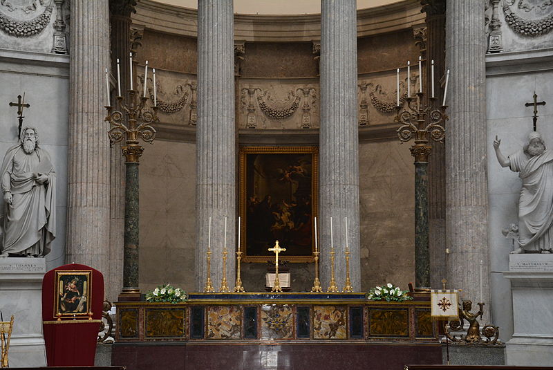 Алтарь в церкви Церковь Сан-Франческо ди Паола в Неаполе