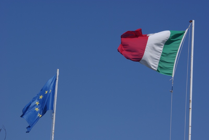Флаг Италии и Евросоюза