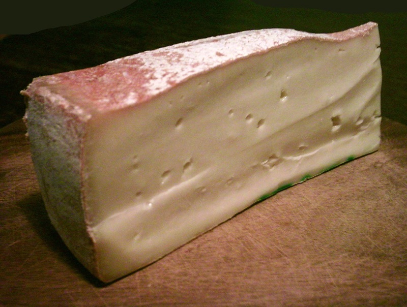 Вкусный итальянский сыр Фонтина