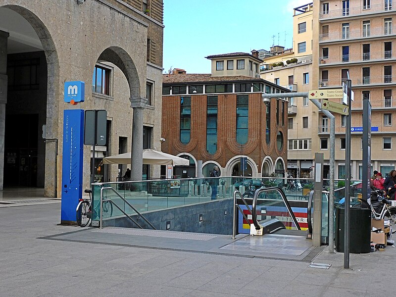 Станция метро Vittoria в итальянском городе Брешиа